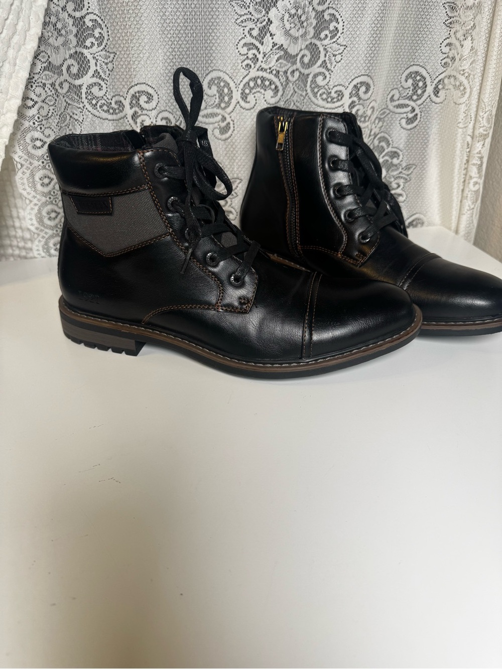 Freeman Black Cap Toe Combat Boots, Men’s Size 9 Side Zip Flannel, Memory Foam